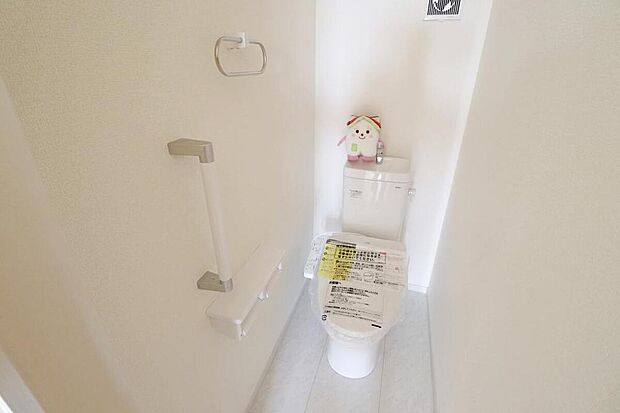 【☆Toilet☆】お手洗いは1階と2階に2つ完備☆来客時にも別々に使用できますね♪家族でバタバタしがちな朝も便利です♪♪
