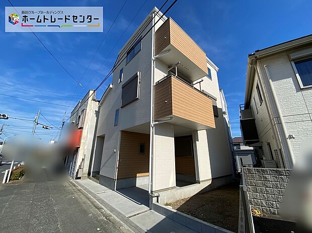 【前面道路含む現地写真】☆賃貸の更新時期が迫っている人。更新料を払うか、新しく賃貸を探して、敷金・礼金を払うか、悩ましいところ。いっそ購入してしまうのも手。家賃と同等程度の支払いで、自分の住まいを手に入れられます♪