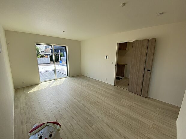 【☆Living　Room☆ 】☆Living　Room☆
会話が弾むリビング、料理が愉しくなるキッチン。家は、ただ生活する場ではなく、暮らしを愉しく、快適にする場所。笑顔の毎日、安らぎの日々のために、最新の設備・仕様を採用。