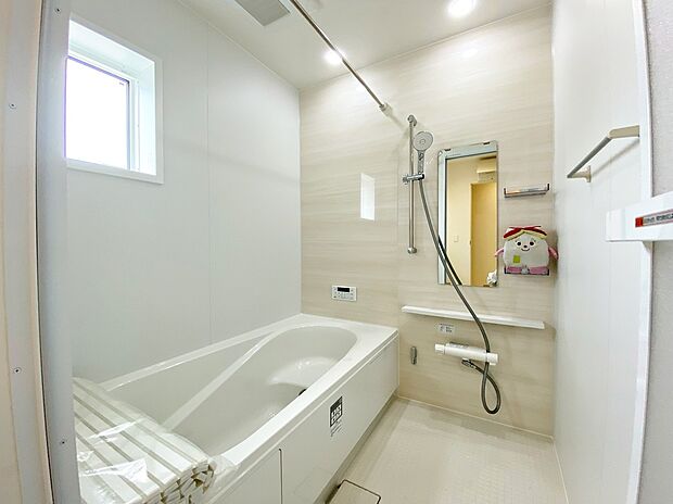 【☆System　Bath☆ 】☆System　Bath☆
「頑張った今日一日の疲れを癒すには、ゆっくり寛げる浴室が良いなぁ。」そんなお声にピッタリな、こちらの浴室♪ゆったりお湯に浸かれる浴槽は半身浴も可能です！