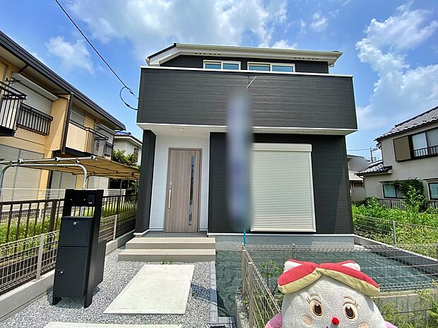 【前面道路含む現地写真】☆物件の陽当りや通風・仕様設備やお部屋の大きさの比較、近隣・周辺環境や街並みなど、資料には掲載していない情報が現地にはたくさんあります。ぜひ、建物だけでなく周辺環境もご確認ください！

