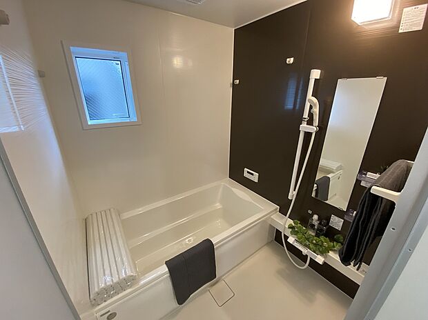 【☆System　Bath☆ 「頑張った今日一日の疲れを癒すに】☆System　Bath☆
「頑張った今日一日の疲れを癒すには、ゆっくり寛げる浴室が良いなぁ。」そんなお声にピッタリな、こちらの浴室♪ゆったりお湯に浸かれる浴槽は半身浴も可能です！