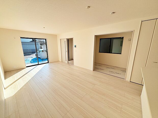 【☆Living　Room☆ 】☆Living　Room☆
家族の食事や団らんのほか、子供を遊ばせたり、友人を招いたりするＬＤＫは住まいの中心。長時間過ごす場所だからこそ、大切にしたい場所♪