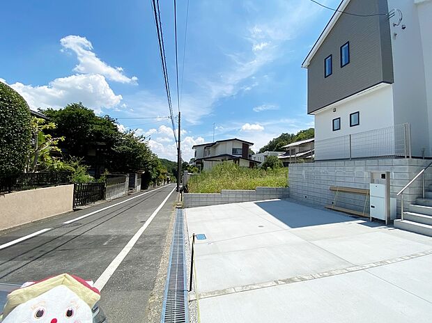 【現地外観写真】☆ただ「住まう」だけではございません。気持ち良く住んで欲しい気持ちをこめて…。お住まいの事、住まう街の事、お金の事、何でもご相談下さいませ。