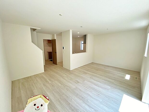【☆Living　Room☆ 】☆Living　Room☆
会話が弾むリビング、料理が愉しくなるキッチン。家は、ただ生活する場ではなく、暮らしを愉しく、快適にする場所。笑顔の毎日、安らぎの日々のために、最新の設備