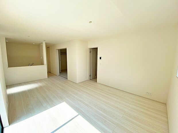 【☆Living Room☆ 】☆Living Room☆
家族の食事や団らんのほか、子供を遊ばせたり、友人を招いたりするLDKは住まいの中心。長時間過ごす場所だからこそ、大切にしたい場所♪