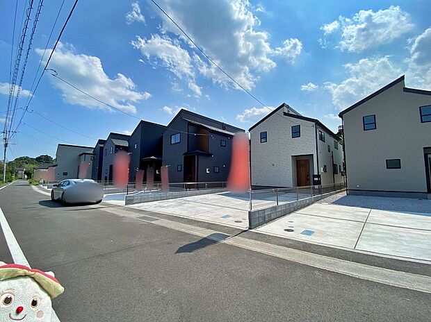 【前面道路含む現地写真】☆物件の陽当りや通風・仕様設備やお部屋の大きさの比較、近隣・周辺環境や街並みなど、資料には掲載していない情報が現地にはたくさんあります。ぜひ、建物だけでなく周辺環境もご確認ください!