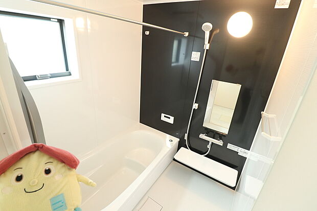 【☆System　Bath☆ 】☆System　Bath☆
「頑張った今日一日の疲れを癒すには、ゆっくり寛げる浴室が良いなぁ。」そんなお声にピッタリな、こちらの浴室♪ゆったりお湯に浸かれる浴槽は半身浴も可能です！