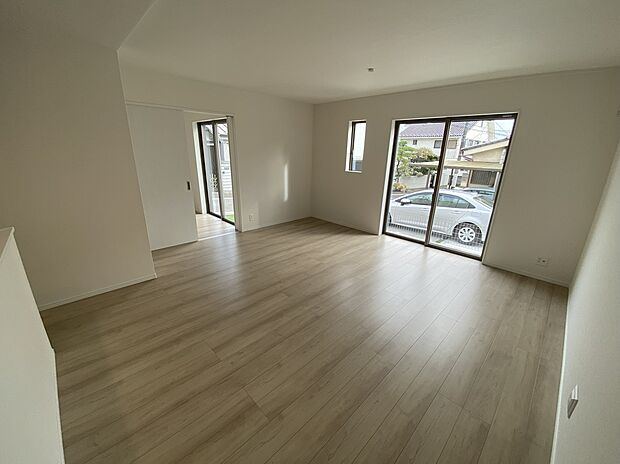 【☆Living　Room☆】☆Living　Room☆
家族の食事や団らんのほか、子供を遊ばせたり、友人を招いたりするＬＤＫは住まいの中心。長時間過ごす場所だからこそ、大切にしたい場所♪