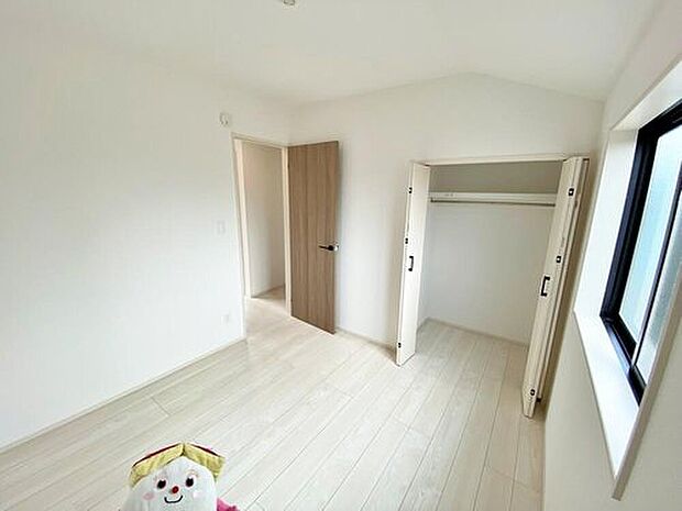 【☆Room☆】うららかな陽射しがどのお部屋にも降り注ぎますように、快適さを追求し尽くした間取り。得難い立地環境での生活を恵みの豊かな永住の地へと変えてくれることでしょう♪