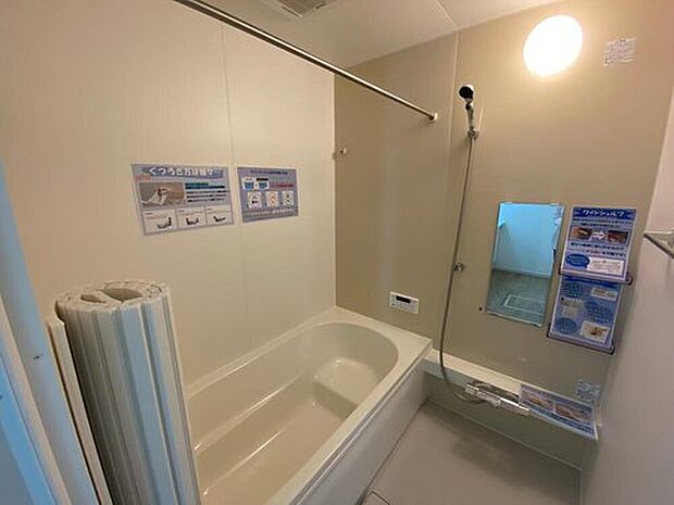 【☆System　Bath☆】『一日の疲れを落としてくれる場所は、一番落ち着く場所でなければならない』高級感溢れるカラーと大きさ・柔らかな曲線で構成された半身浴も楽しめるバスタブの心地よさを是非！！

