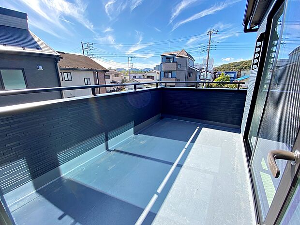 【現地外観写真】☆物件の陽当りや通風・仕様設備やお部屋の大きさの比較、近隣・周辺環境や街並みなど、資料には掲載していない情報が現地にはたくさんあります。ぜひ、建物だけでなく周辺環境もご確認ください！