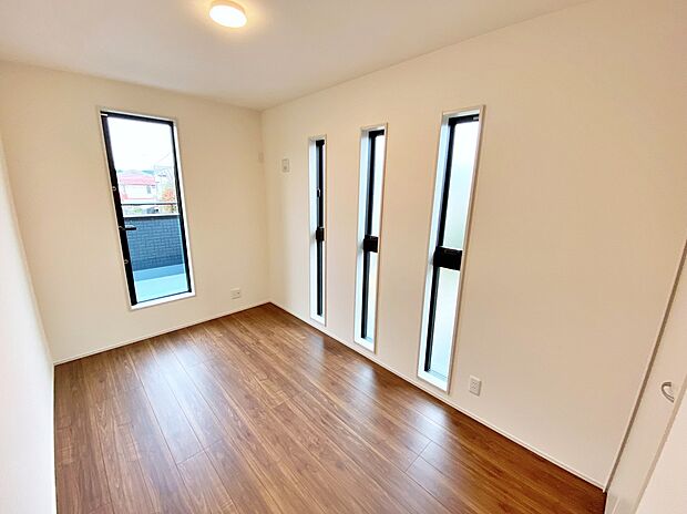 【☆Room☆ 】☆Room☆
家族とのコミュニケーションを促進する拘り設計。快適な居住空間を演出し、都市型生活をより潤いある時間へ代えてくれます♪