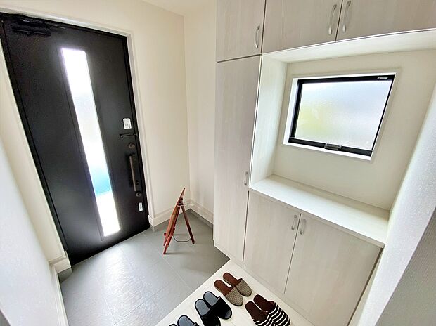 【☆玄関】☆ひとたび扉を開けばそこに待っているのは上質な空間とマイホームでの新生活をイメージさせる優雅なひととき。「この家なら…」ではなく「ここに住みたい♪」と思う感動をお届けいたします。