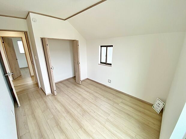 【☆Room☆ 】☆Room☆
一人にひと部屋？収納？書斎？趣味部屋？あるいは客室？部屋数の多い間取りは、家族構成やライフステージの変化にも柔軟な対応を可能にし、家族の選択肢を広げます。