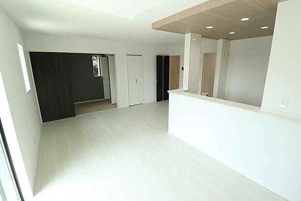 【☆Living　Room☆ 】☆Living　Room☆
リビングが広い家はきっと、家族が集まり団欒が生まれる家となります。家族の笑顔が想像できる家をぜひ一度ご覧下さい。