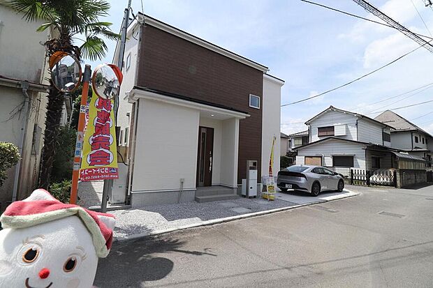 【前面道路含む現地写真】☆物件の陽当りや通風・仕様設備やお部屋の大きさの比較、近隣・周辺環境や街並みなど、資料には掲載していない情報が現地にはたくさんあります。ぜひ、建物だけでなく周辺環境もご確認ください！