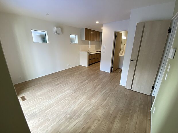 【☆Living　Room☆ 】☆Living　Room☆
お子さまは、ご飯の支度を頑張っているご家族の姿が見えると安心。手伝いたいという気持ちになるなど、お手伝いの習慣も育ちやすいですよ♪