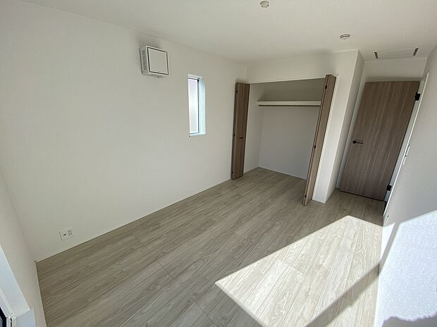 【リビング以外の居室】仕事、家事、それに育児と毎日忙しく、自分の時間をなかなか取れないのが共働きライフ。でも、住まいの選び方次第では時間に余裕が生まれ、気持ちもゆったり。趣味だって楽しめるかも( *´艸｀)