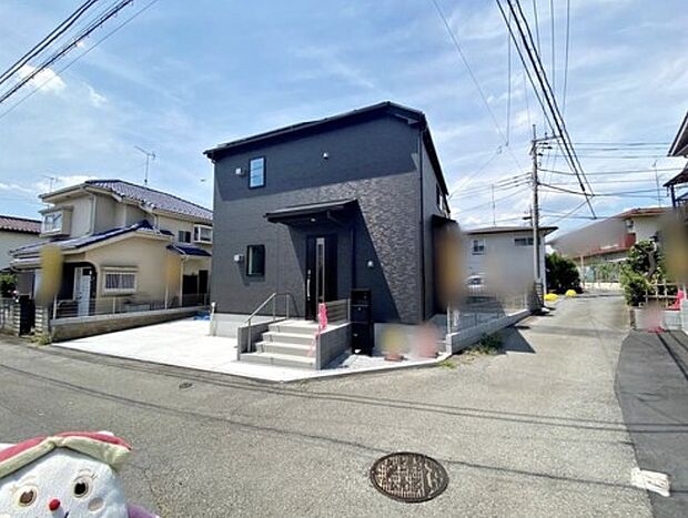 【前面道路含む現地写真】☆物件の陽当りや通風・仕様設備やお部屋の大きさの比較、近隣・周辺環境や街並みなど、資料には掲載していない情報が現地にはたくさんあります。ぜひ、建物だけでなく周辺環境もご確認ください！