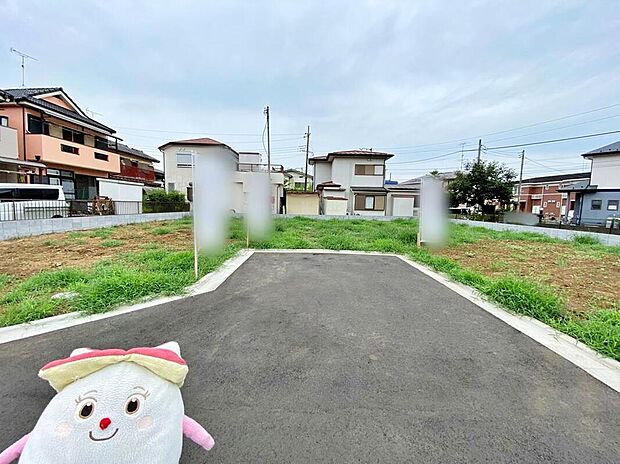 【前面道路含む現地写真】☆物件の陽当りや通風・仕様設備やお部屋の大きさの比較、近隣・周辺環境や街並みなど、資料には掲載していない情報が現地にはたくさんあります。ぜひ、建物だけでなく周辺環境もご確認ください!