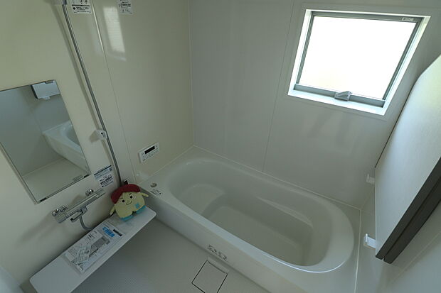 【☆System　Bath☆ 】☆System　Bath☆
半身浴も楽しめる一坪タイプの浴室は、防カビ仕様となっており、お掃除も楽々です。浴室乾燥機を完備し雨の日のお洗濯も安心です。