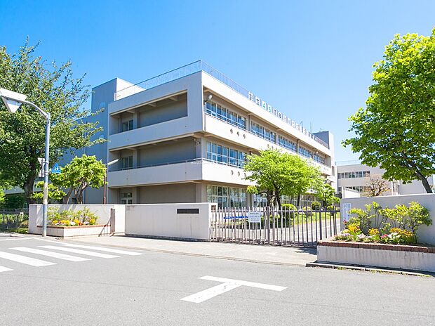 青梅市立霞台小学校（約130m）