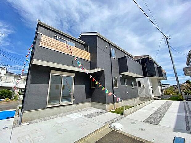 【現地外観写真】☆物件の陽当りや通風・仕様設備やお部屋の大きさの比較、近隣・周辺環境や街並みなど、資料には掲載していない情報が現地にはたくさんあります。ぜひ、建物だけでなく周辺環境もご確認ください！