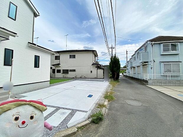 【前面道路含む現地写真】☆ただ「住まう」だけではございません。気持ち良く住んで欲しい気持ちをこめて…。お住まいの事、住まう街の事、お金の事、何でもご相談下さいませ。