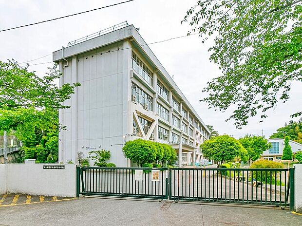 あきる野市立南秋留小学校(約850m)