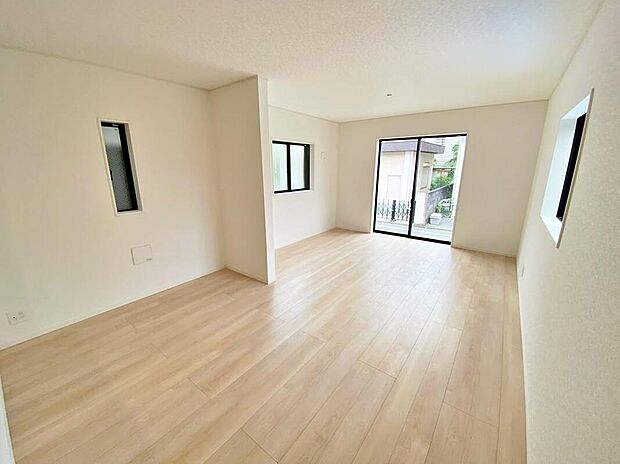 【リビング】家族の食事や団らんのほか、子供を遊ばせたり、友人を招いたりするＬＤＫは住まいの中心。長時間過ごす場所だからこそ、大切にしたい場所♪