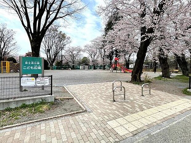 富士森公園（約1,900m）