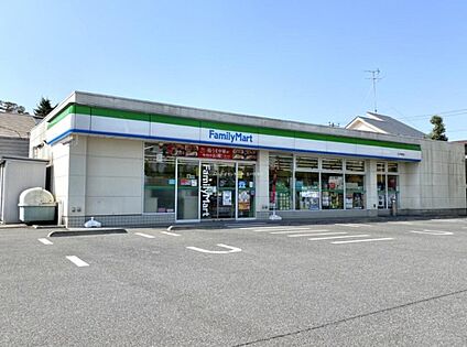 ファミリーマート立川幸町店 700ｍ(徒歩9分)