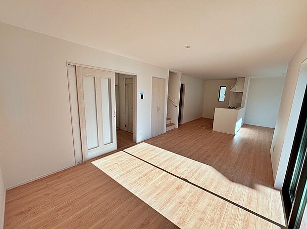 【☆Living　Room☆ 】☆Living　Room☆
『LDKは家族だんらんをデザイン』家族が集まり一緒の時間がすごせる工夫がされております。何気ない一日のひとコマが何者にも代えがたい宝物になることでしょう♪