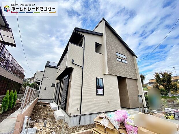 【現地外観写真】☆物件の陽当りや通風・仕様設備やお部屋の大きさの比較、近隣・周辺環境や街並みなど、資料には掲載していない情報が現地にはたくさんあります。ぜひ、建物だけでなく周辺環境もご確認ください！