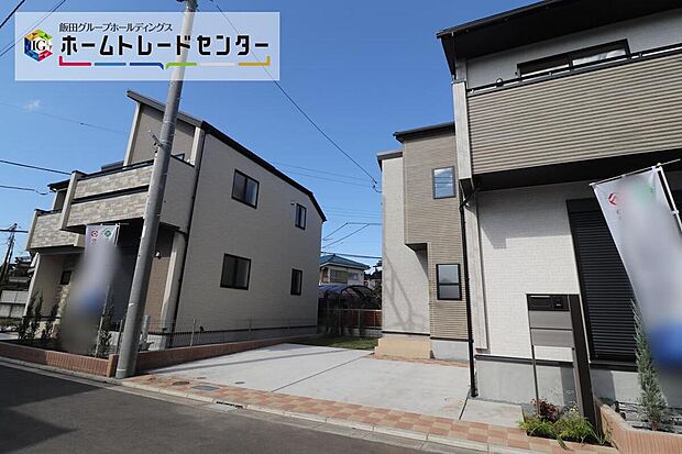 【現地外観写真】☆何万回もの『ただいま』を聞くことになるお家♪街に溶け合う美しい景観を生みだせるシンプルシックでおしゃれな外観と住み心地を考え貫いた設計！「ゆとりある落ち着いた暮らし」を叶えます♪