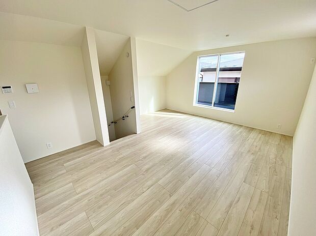 【☆Living　Room☆ 】☆Living　Room☆
インティメイトなくつろぎを味わえるリビングルームはひそやかな憩いの場となることで、新しいゆとりをもたらし、今までにないライフスタイルをもたらします。