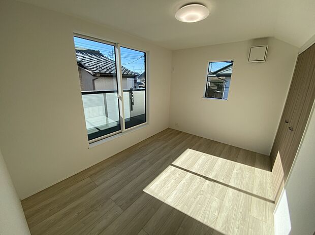 【☆Room☆ 】☆Room☆
バルコニーに面したお部屋は、通風・採光共に良好な上、解放感タップリ♪
明るいお部屋は住まう人の心も明るくしてくれますね☆