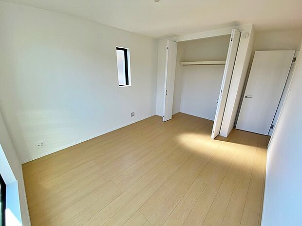 【☆Room☆ 】☆Room☆
一人にひと部屋？収納？書斎？趣味部屋？あるいは客室？部屋数の多い間取りは、家族構成やライフステージの変化にも柔軟な対応を可能にし、家族の選択肢を広げます。