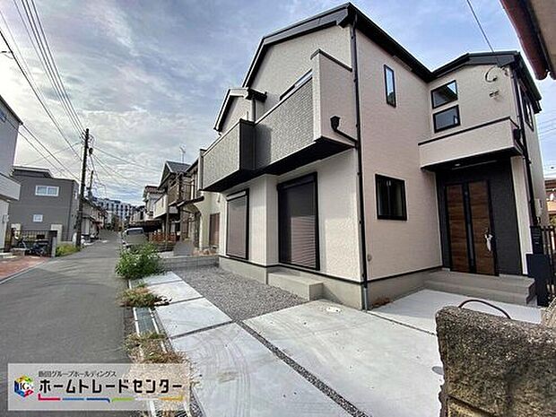【前面道路含む現地写真】☆物件の陽当りや通風・仕様設備やお部屋の大きさの比較、近隣・周辺環境や街並みなど、資料には掲載していない情報が現地にはたくさんあります。ぜひ、建物だけでなく周辺環境もご確認ください！

