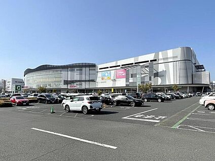 イオンスタイル日の出 1700ｍ(徒歩22分)