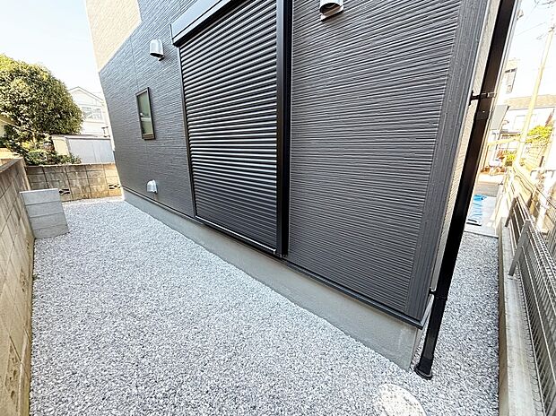 【現地外観写真】☆Private Garden☆
戸建て住宅ならではの長所《お庭》付！お子様と遊んだり家庭菜園を始めてみたり…。お家時間が益々充実しそうですね♪