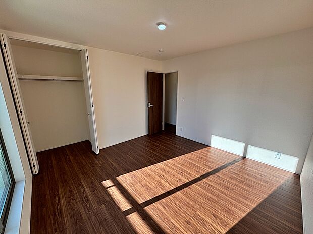 【☆Room☆ 】☆Room☆
各部屋を最大限に広く使って頂ける様、全居住スペースに収納付。プライベートルームはゆったりと快適に。