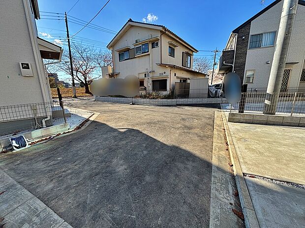 【現地外観】☆物件の陽当りや通風・仕様設備やお部屋の大きさの比較、近隣・周辺環境や街並みなど、資料には掲載していない情報が現地にはたくさんあります。ぜひ、建物だけでなく周辺環境もご確認ください!