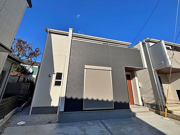 【前面道路含む現地写真】☆物件の陽当りや通風・仕様設備やお部屋の大きさの比較、近隣・周辺環境や街並みなど、資料には掲載していない情報が現地にはたくさんあります。ぜひ、建物だけでなく周辺環境もご確認ください!