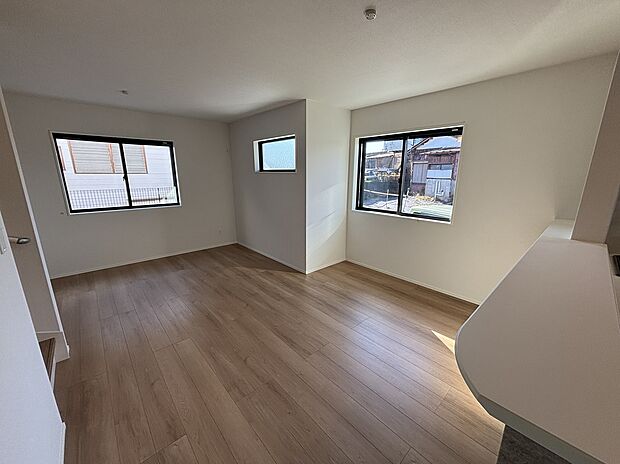 【☆Living　Room☆ 】☆Living　Room☆
お子さまは、ご飯の支度を頑張っているご家族の姿が見えると安心。手伝いたいという気持ちになるなど、お手伝いの習慣も育ちやすいですよ♪