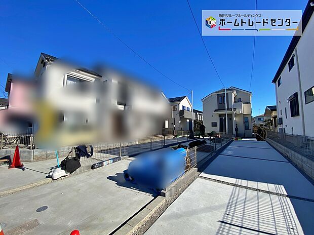 【現地外観写真】☆ご家族が仕事や部活動などで遅くなる場合は夜道が心配。駅から自宅までの道のりに人通りがある、電灯があって明るいなど、安全な経路が確保できるということも大事なポイントですよね♪