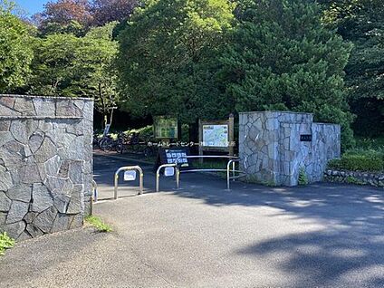 狭山公園 750m(徒歩10分/自転車で3分)