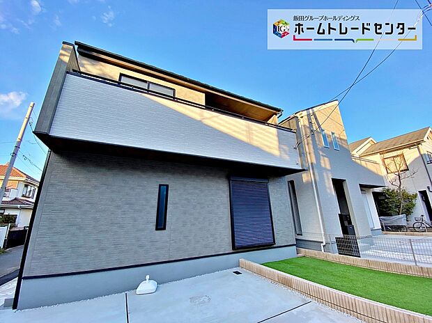 【前面道路含む現地写真】☆2号棟☆カースペースを広く確保したので、愛車のお手入れもしやすくなっております。
現地をご覧いただきながら、住まいの夢をお聞かせください。