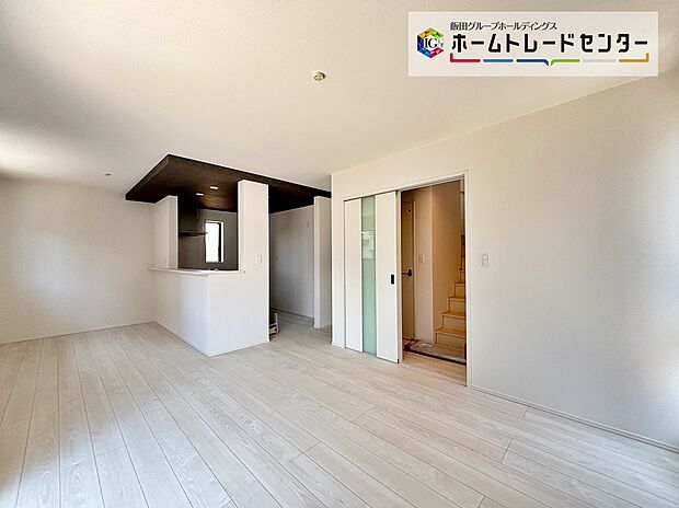 【☆Living Room☆ 】☆Living Room☆
空気感という居心地の良いBGMは、暮らしのステージを彩り、心からのやすらぎと満足感を与えてくれます。